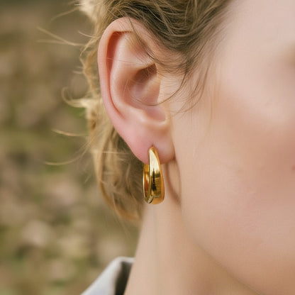 PRO RAY ARIA gold sculptural hoop earrings, 23mm diameter, designed for everyday wear.