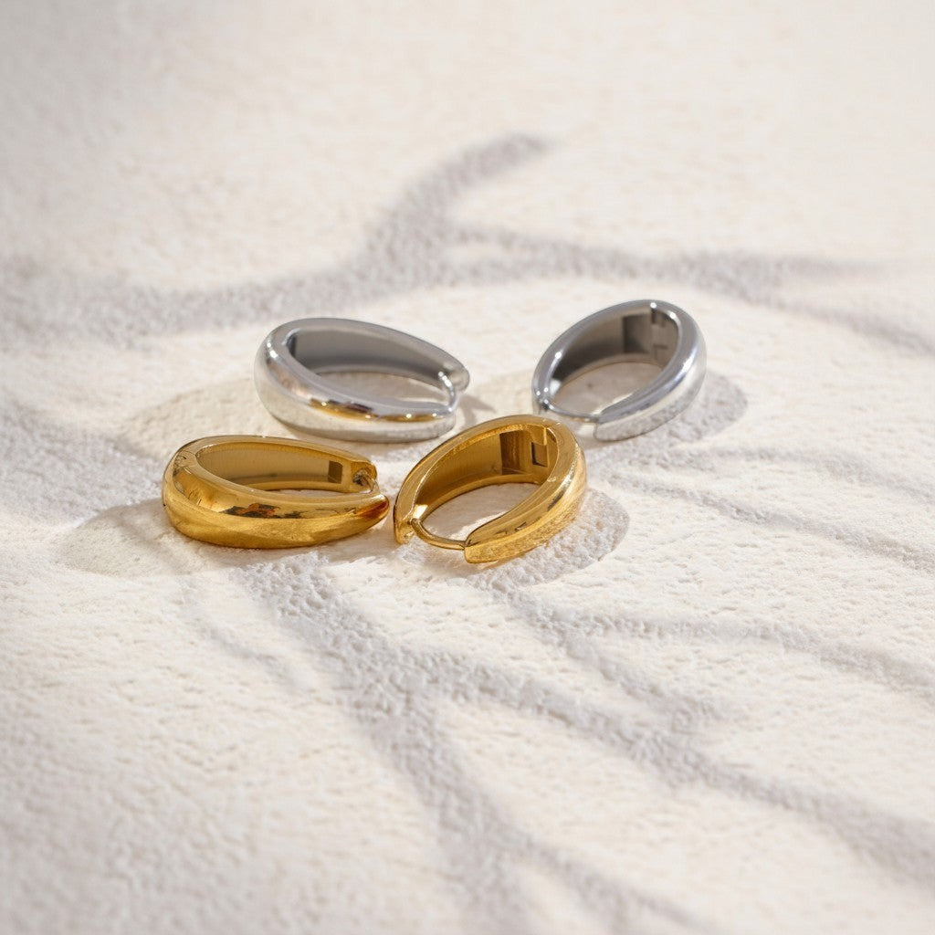 PRO RAY ARIA Hoops in gold and silver, smooth sculptural shape, 23mm diameter, perfect for everyday wear.