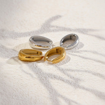 PRO RAY ARIA Hoops in gold and silver, smooth sculptural shape, 23mm diameter, perfect for everyday wear.
