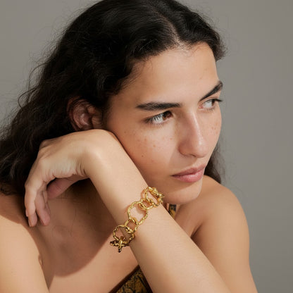 PRO RAY AURELIS gold chain bracelet with sculptural organic links, 20cm length.