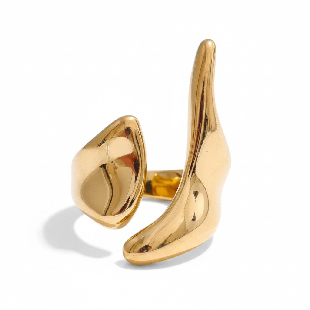 PRO RAY ELISIA sculptural open ring with asymmetrical curved lines and a fluid modern silhouette in polished gold.