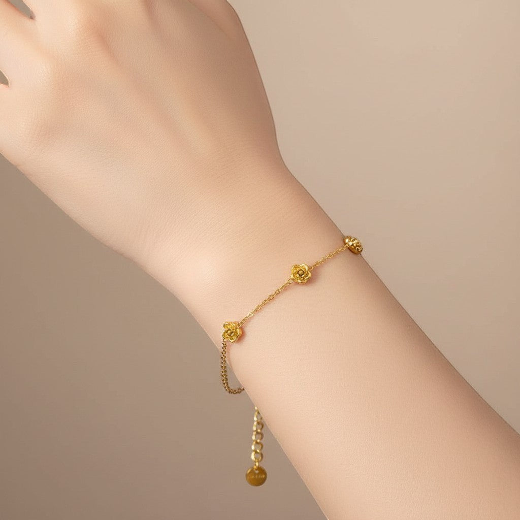PRO RAY delicate gold floral chain bracelet with rose accents and adjustable clasp.
