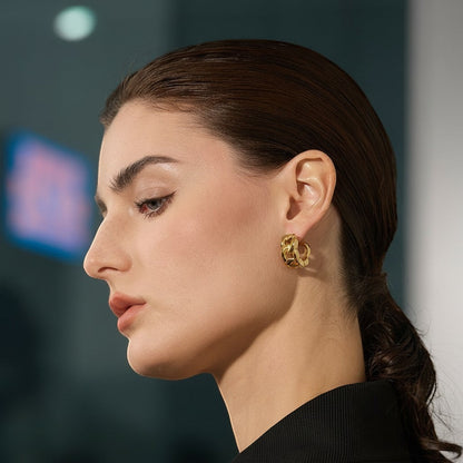 PRO RAY LYRA chunky gold chain-inspired hoop earrings with a bold sculptural design, 21mm diameter.